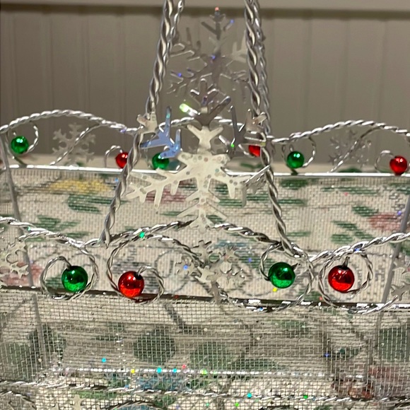 Sparkling Silver Wire Holiday Basket w Handle. Snowflakes, Green & Red Balls - Picture 6 of 9